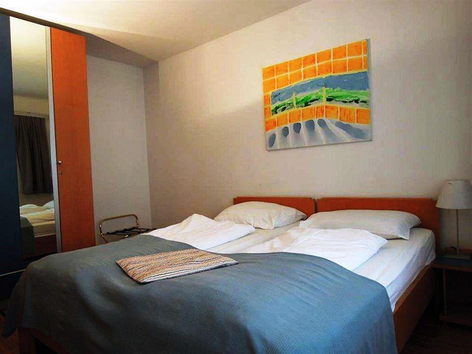 Bedroom 3, Hotel Korotan, Wien