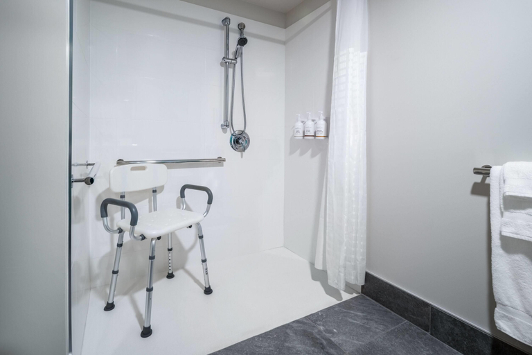 Bathroom 4, Wingate by Wyndham Geneva at SPIRE Academy, Ashtabula