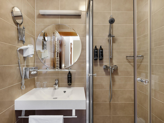 Bathroom 4, Mercure Szekesfehervar Magyar Kiraly, Székesfehérvár
