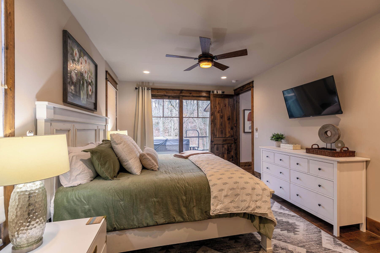 Interior 3, Overlook Nook at Eagles Nest, Avery