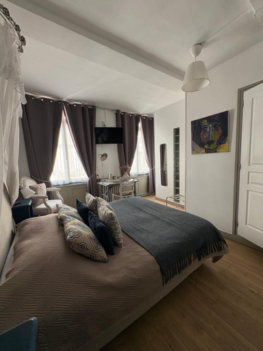 Bedroom 2, Chambres D'Hotes La Villa Alienor, Eure