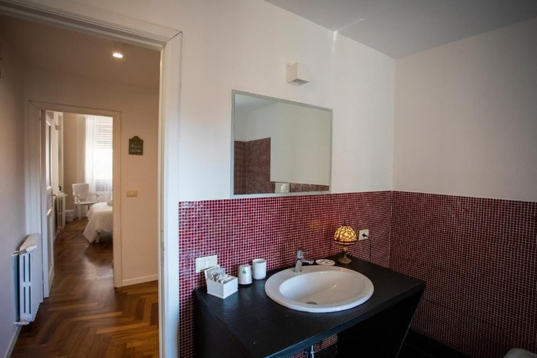 Bathroom, Dimora Sinibaldi, Palermo