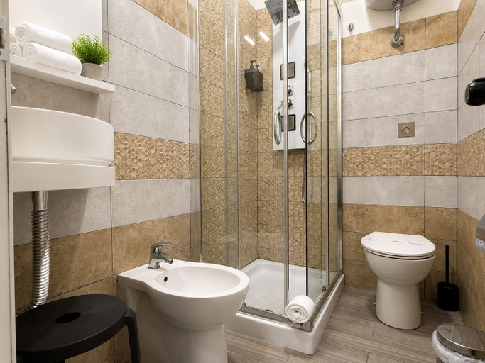 Bathroom 4, Hotel Santuario Pompei, Napoli