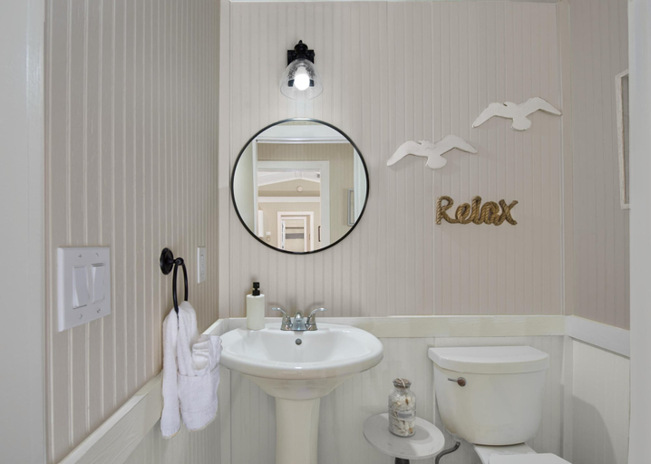 Bathroom 4, Shell Bound, Lee