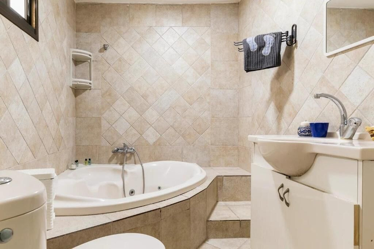 Bathroom 3, Al Razi Residency