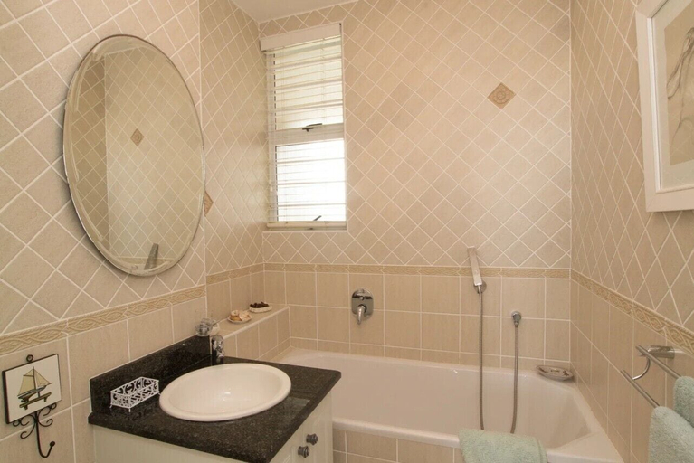 Bathroom 5, 43 Sea Lodge, eThekwini