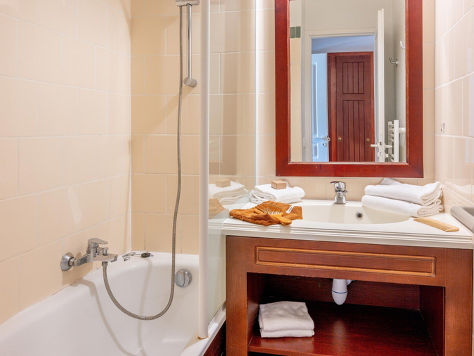 Bathroom 5, Premium Apartment for 6 near Lake, Landes
