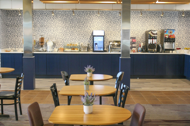 Food & Drinks 5, AmericInn by Wyndham Brookfield, Waukesha