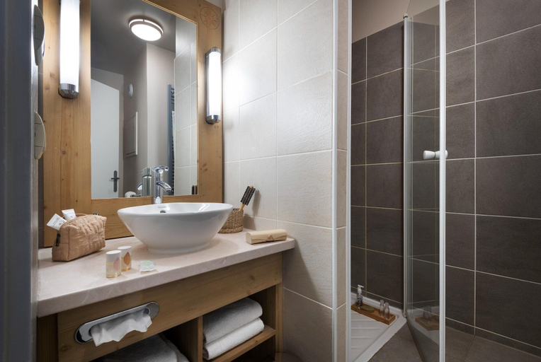 Bathroom 5, Stunning 6-person Apartment With Balcony, Haute-Savoie