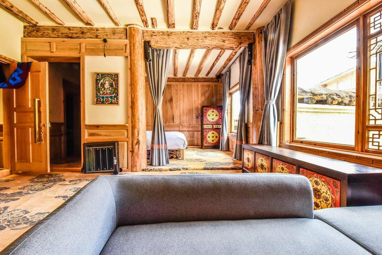 4, Herland Inn, Dêqên Tibetan