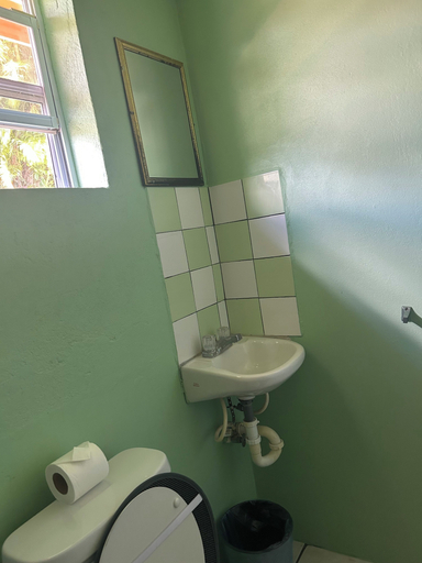 Bathroom 5, The Victor's Inn