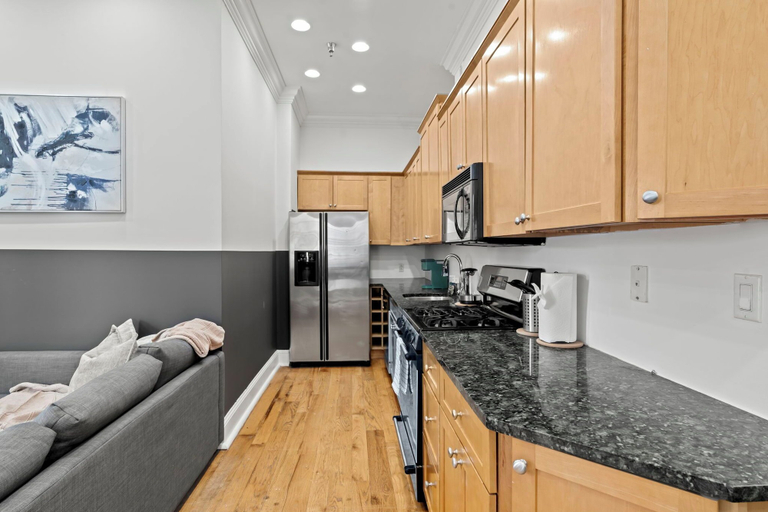 Private kitchen 5, Apartmint at 113 Chestnut St, Philadelphia