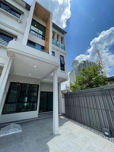 2, Stylish Modern Home 4Bedroom 7Bed 200m BTS PhraKhanong, 10min ThongLo, Wattana