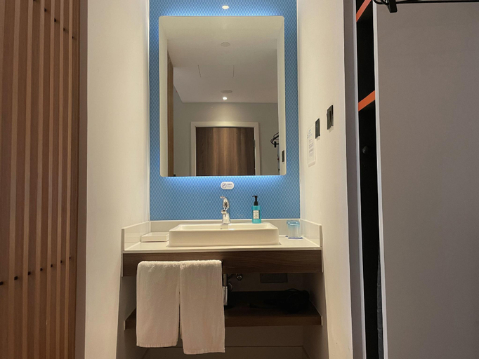 Bathroom, Button Wood Hotel, Shanghai