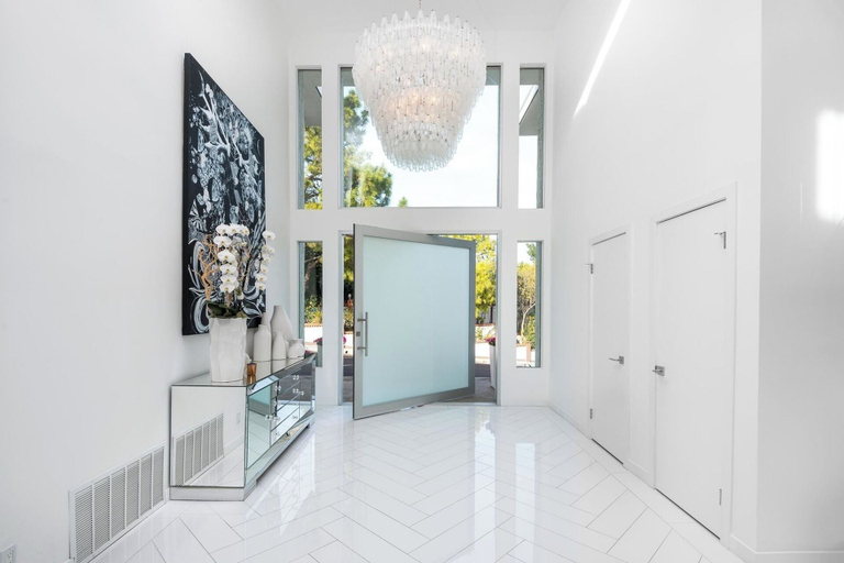 Exterior 5, Venus Modern, Los Angeles