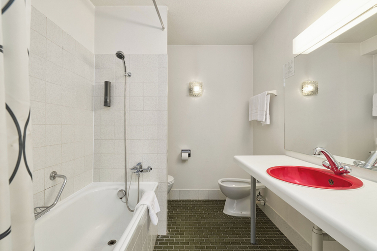 Bathroom 4, Neuchatel City Hotel, Neuchâtel