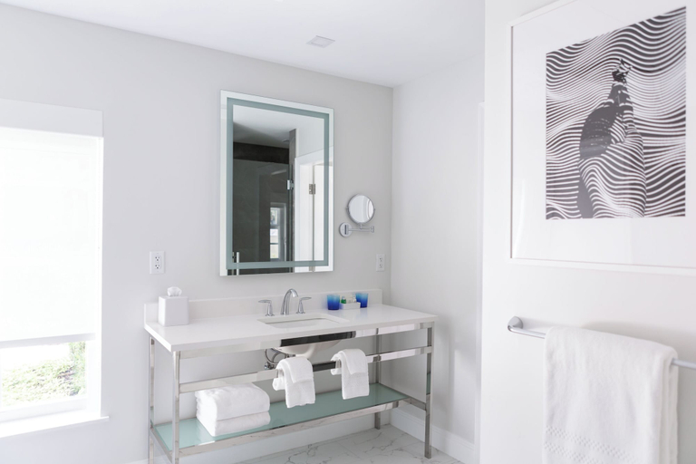 Bathroom 5, The Club at Birch House, Broward