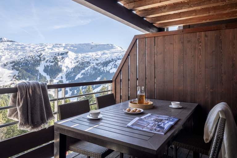 Balcony 4, Mountainside Suite With Hot Tub, Haute-Savoie