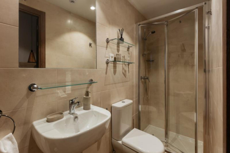Bathroom 5, Livensa Living San Sebastián, Guipúzcoa