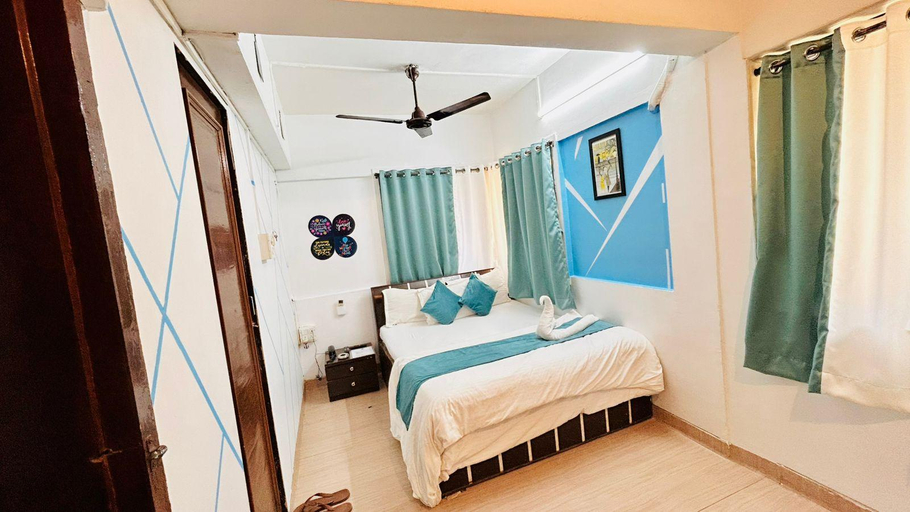 Bedroom 2, Kalpataru Hometel, Mumbai Suburban
