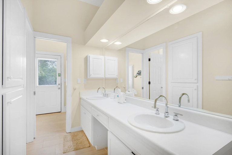 Bathroom 4, Inlet Rose, Walton