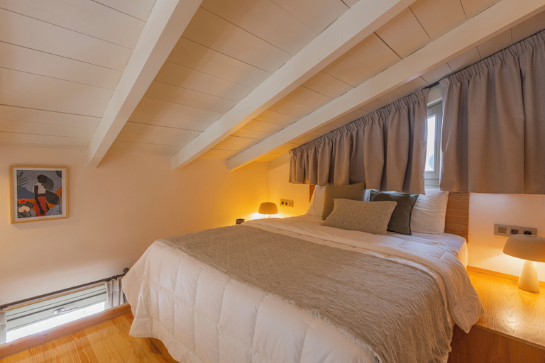 Room 4, Avli & Phos, Attica