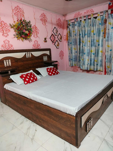 Room 4, Revivo Radhe Krishna Guest House, Jhansi