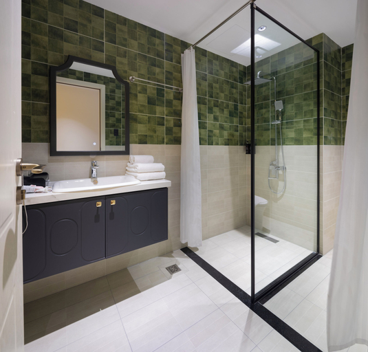 Bathroom 2, The Aura Suite, District 1