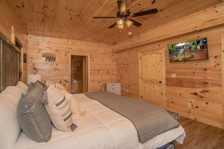 Room 5, Peaks for Itself, Sevier