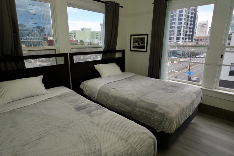 Bedroom, Lucky D's Hostel, San Diego