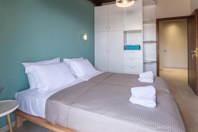 Room 4, Alpha Delight - 3 Bedroom Apartment, Crete