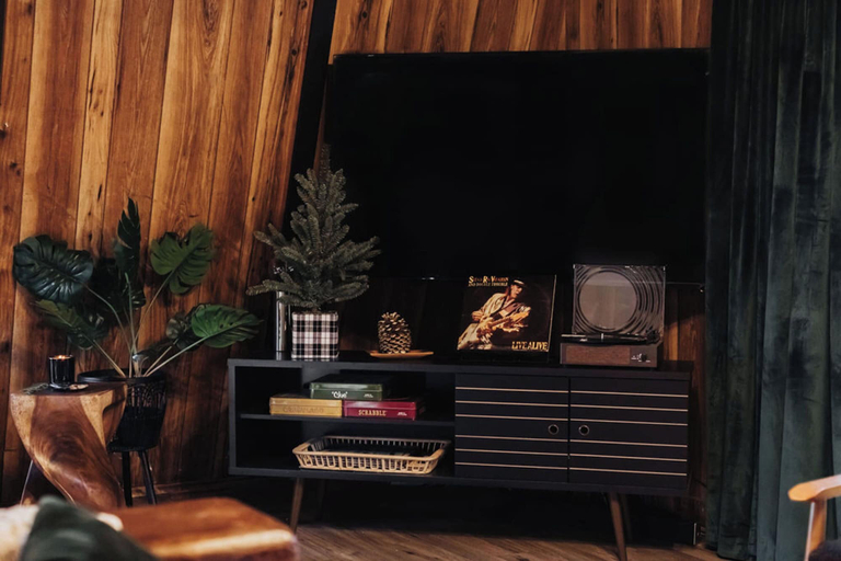 Living area 4, Moonshine Cabin, San Bernardino