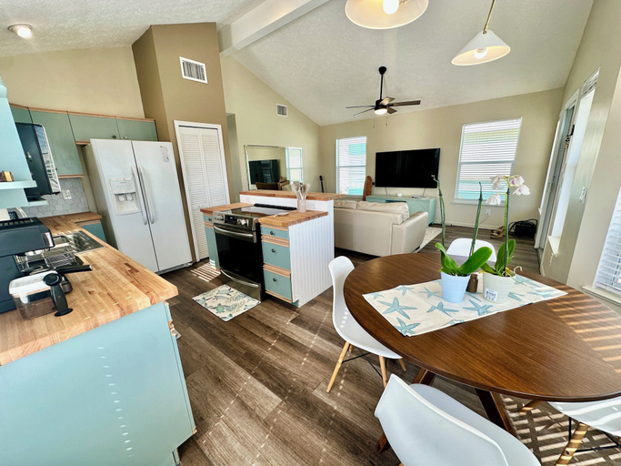 Interior 5, Beachy Keen 2 BR N115, Saint Lucie
