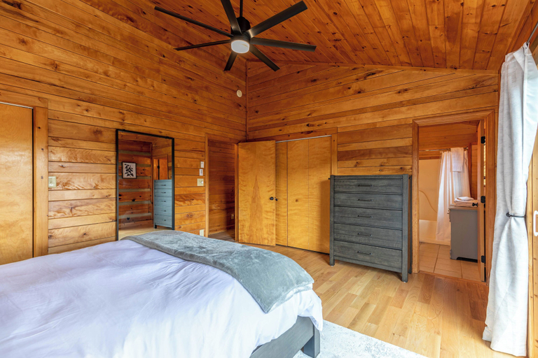 Interior 2, Horse Valley Lodge, Watauga