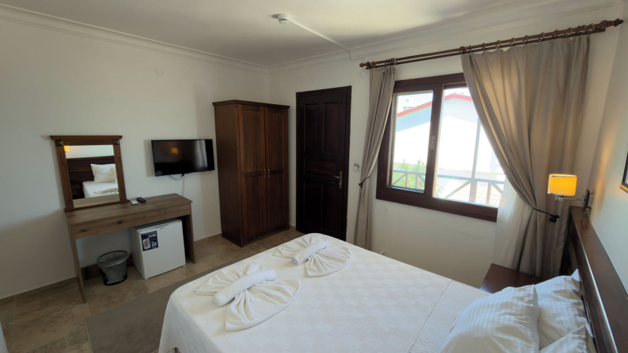Bedroom 3, Cunda Deniz Hotel, Ayvalık