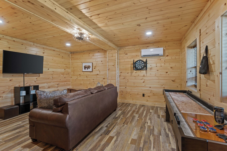 Interior 2, The Great Bear Lodge, Watauga