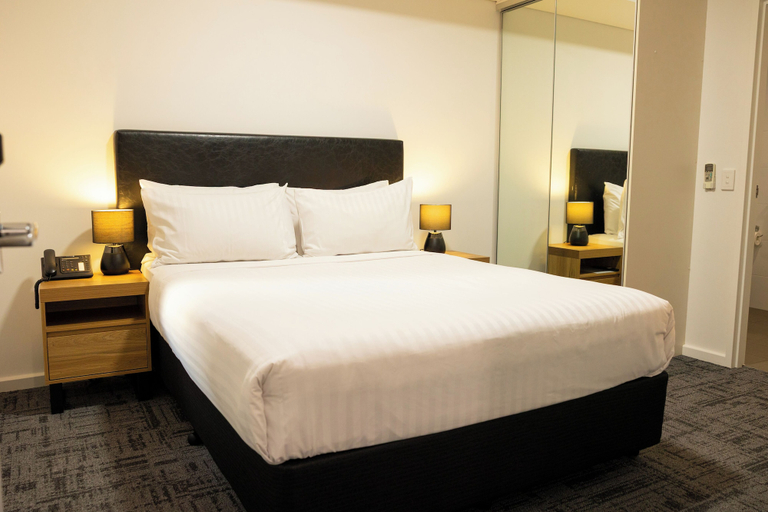 Bedroom 2, Baileys Serviced Apartments, Perth