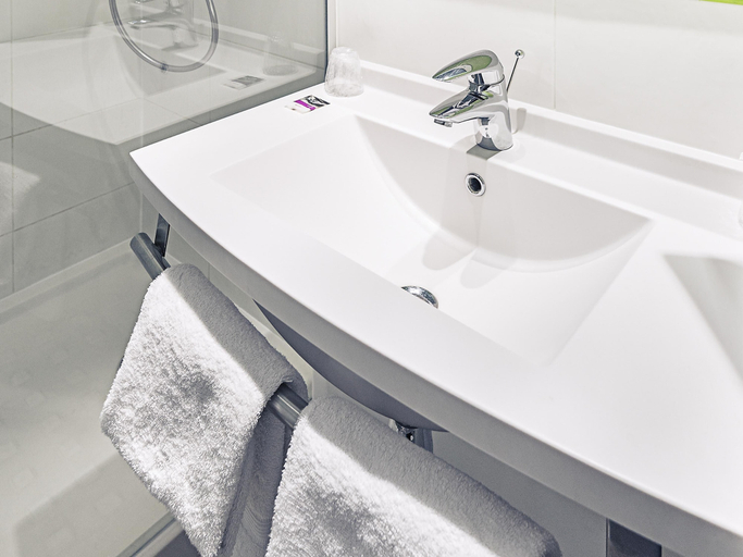 Bathroom 5, Hotel Mercure Thionville Centre Porte du Luxembourg, Moselle
