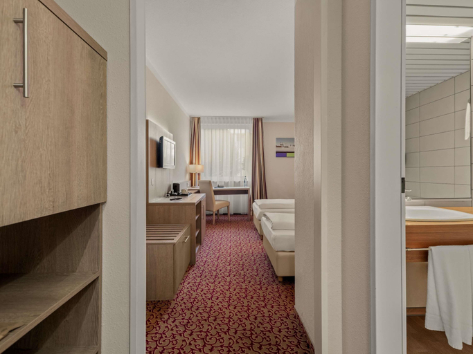 Bedroom 3, Mercure Hotel Hamburg am Volkspark, Hamburg