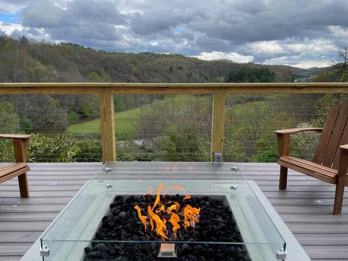 Interior 3, River View Retreat 2 Bedroom, Watauga