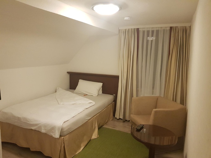 Bedroom 2, Hotel Pension Blv Chersruh, Bayreuth