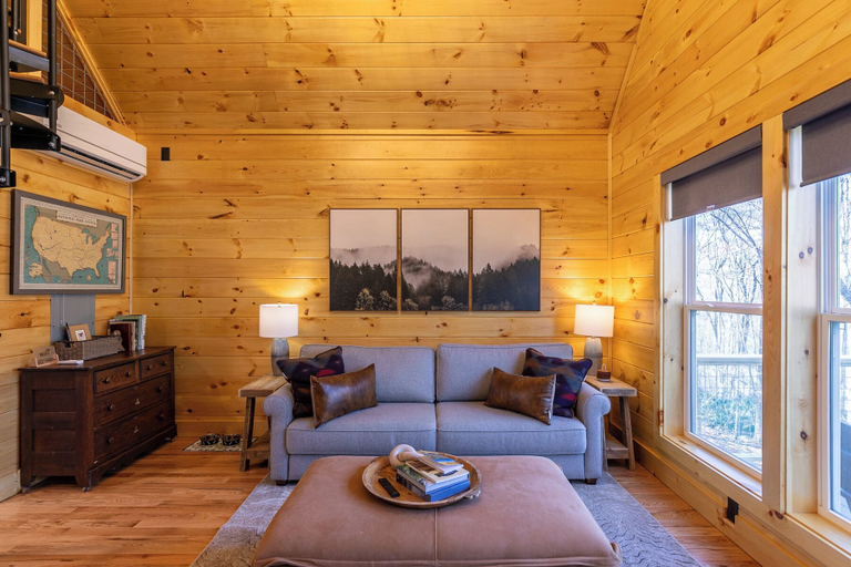 Interior 2, Retreat at Riverbend, Ashe