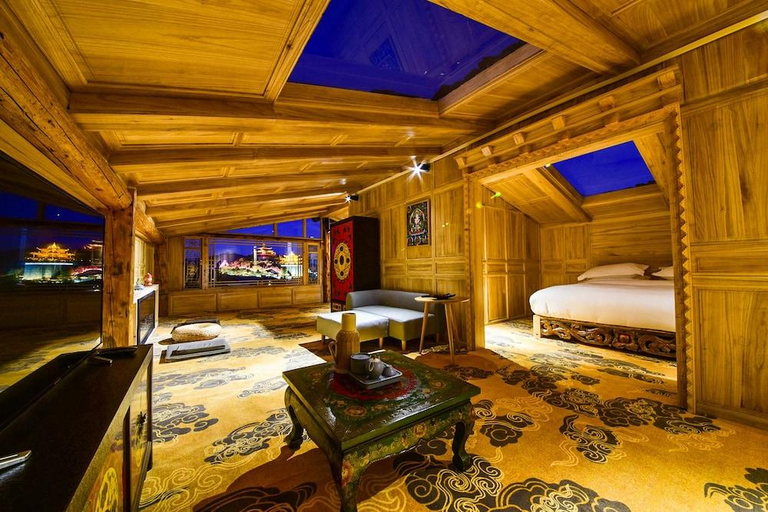 2, Herland Inn, Dêqên Tibetan