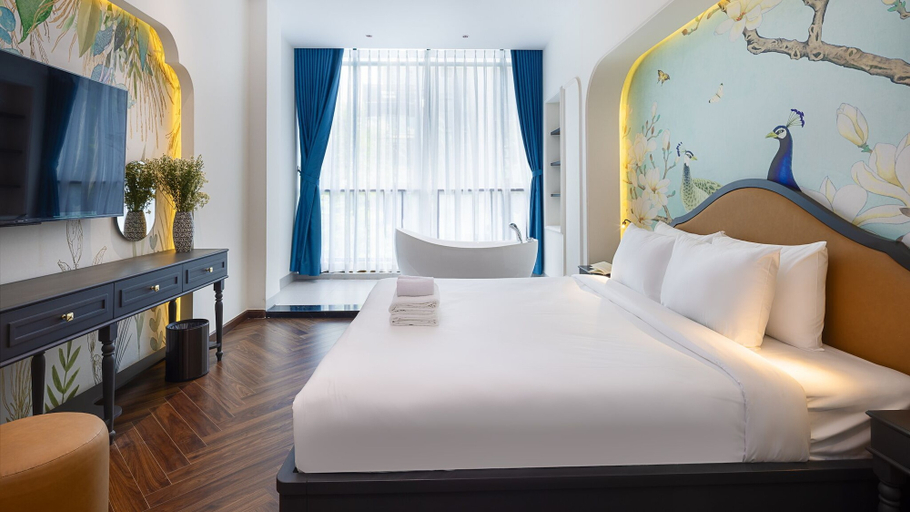 Room 4, The Aura Suite, District 1