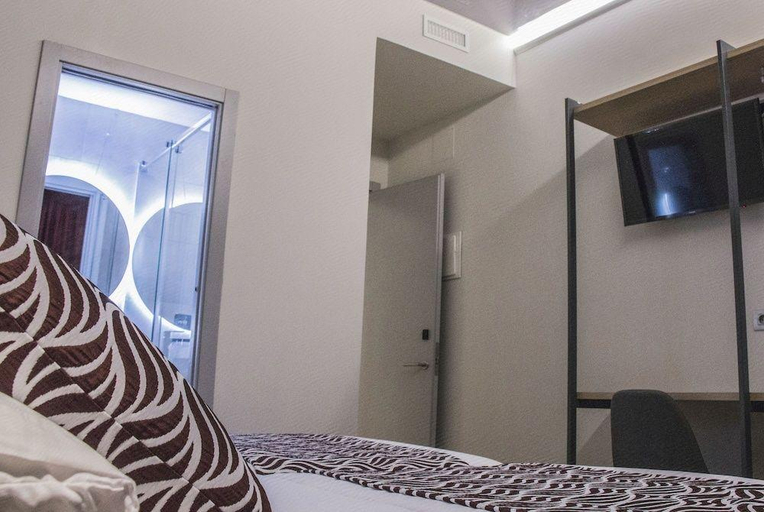 Bedroom 2, Hostal Juliette-Gran Via, Madrid