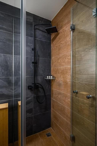 Bathroom 4, Comme a la maison, Ionian Islands