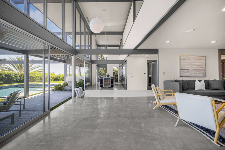 Exterior 4, Solara Point, Los Angeles
