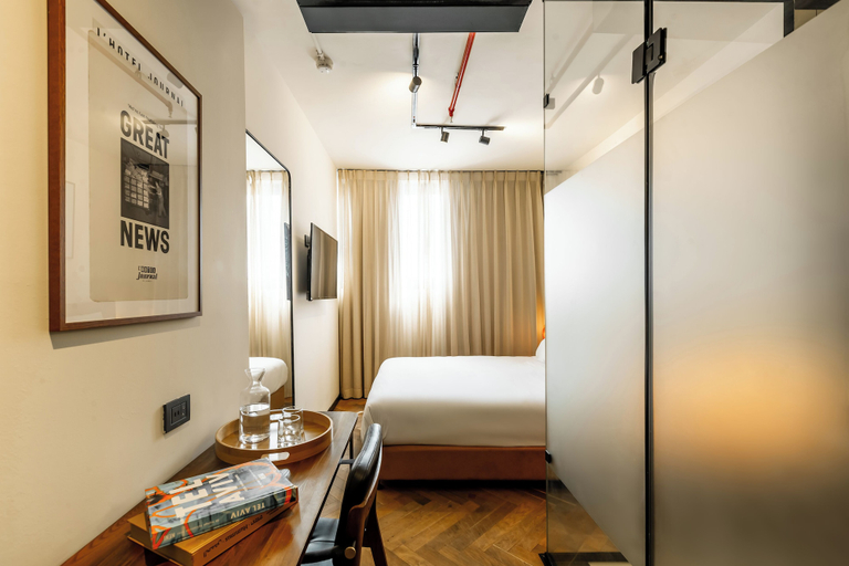 Bedroom 3, L’Hotel Journal