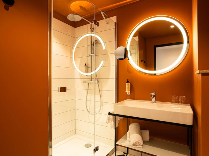 Bathroom 5, Mercure Dunkerque Centre Gare, Nord