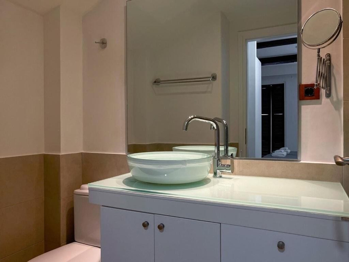 Bathroom 2, Waves - Seaside Escape, Crete
